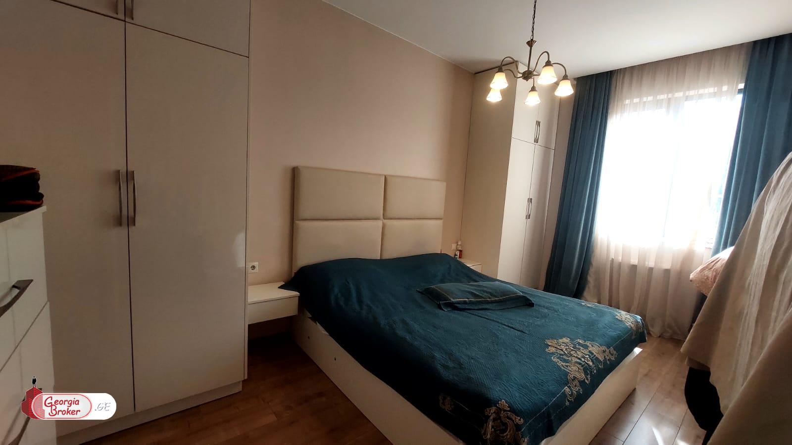 იყიდება ახალი გარემონტებული 3 ოთახიანი ბინა ვაკეში